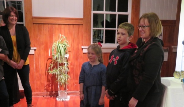 Barbara Kuriger presents Nikau Pinfold and Ocean Burke with their award